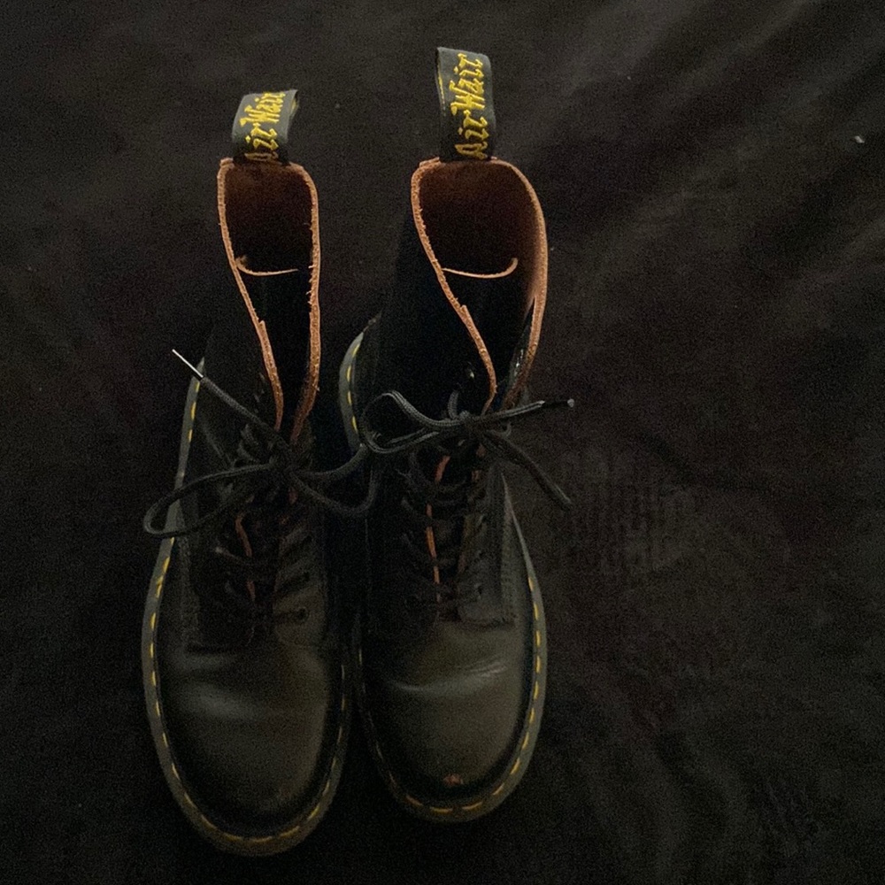 Dr Marten 10 hole boot UK 6 size 8 US WOMENS EUC